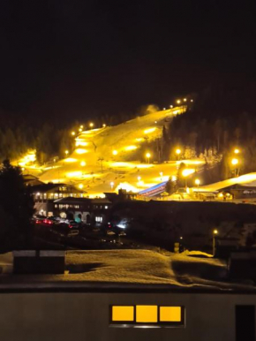 Au pied de la STATION avec vue sur les pistes